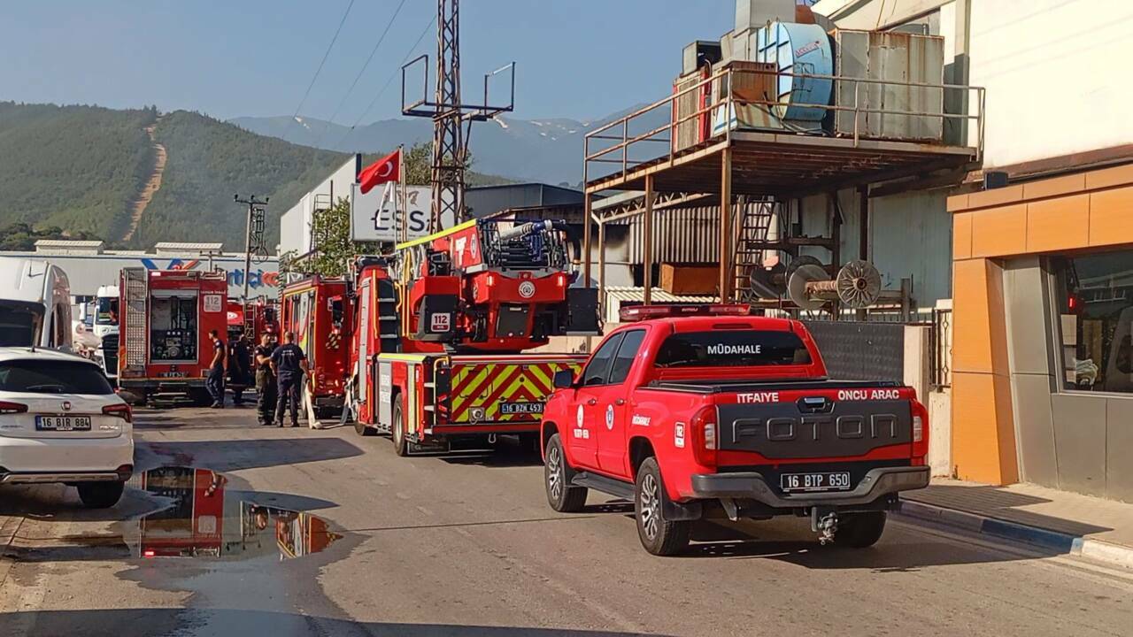 Bursa'da fabrikada yangın 3 bursada fabrikada yangin aad44a5422c4