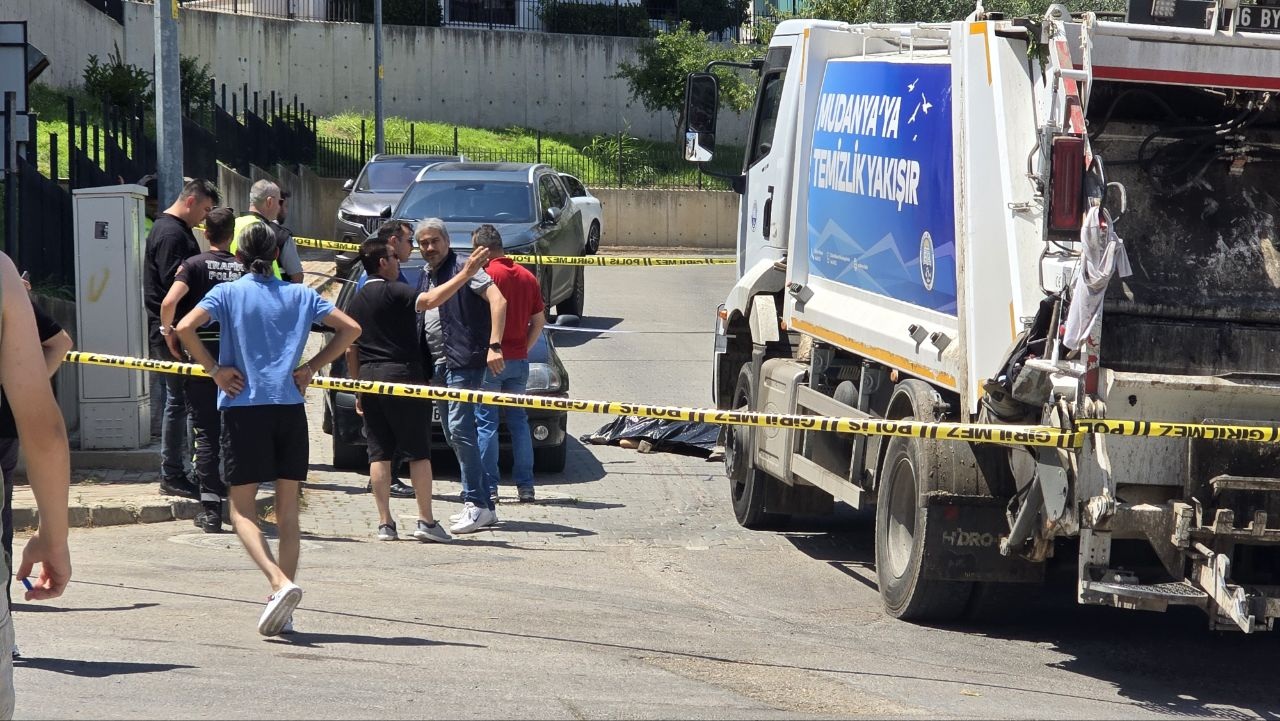 Bursa'nın Mudanya ilçesinde, çöp kamyonunun altında kalan Feyzullah Yeşilyaprak (70),