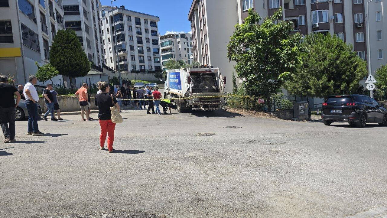 bursada feci kaza cop kamyonunun altinda kaldi cf10ae134402