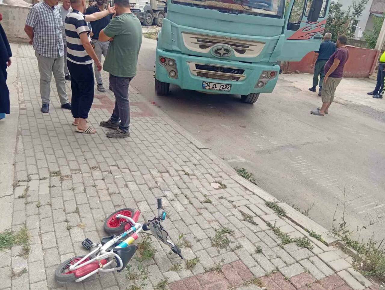 bursada feci kaza kucuk cocuk kamyonun altinda kaldi 7a6b60212de9
