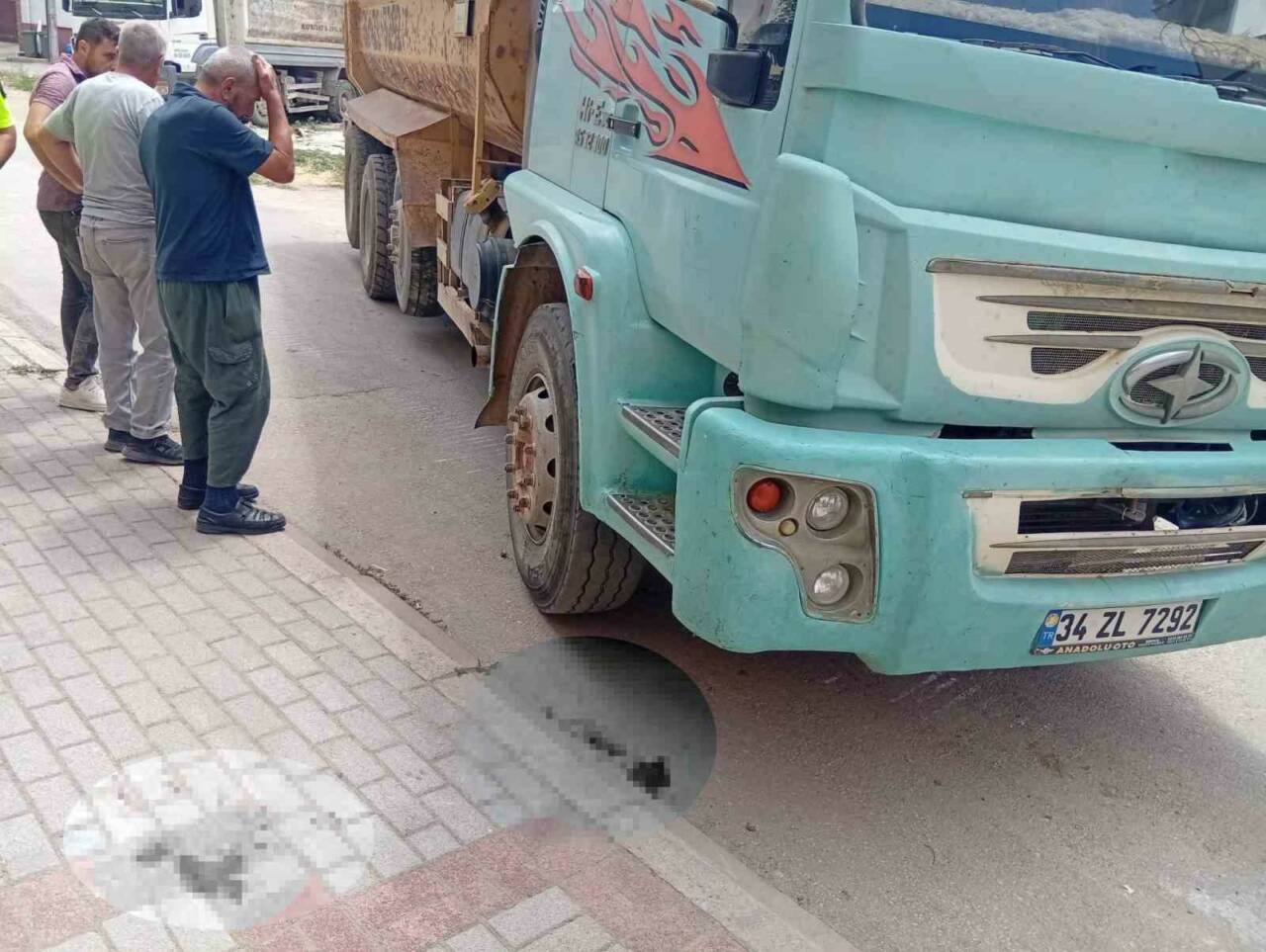 Bursa'da feci kaza! Küçük çocuk kamyonun altında kaldı 5 bursada feci kaza kucuk cocuk kamyonun altinda kaldi aa4e3d2c763e