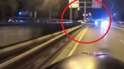 Bursa’da kontrolden çıkan otomobilin bariyerlere çarparak takla attığı feci trafik