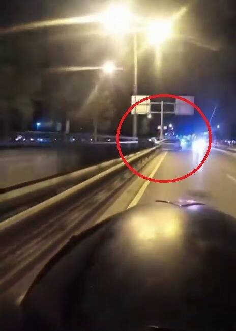 Bursa’da feci kaza! Metrelerce takla attı Bursa’da kontrolden çıkan otomobilin bariyerlere çarparak takla attığı feci trafik