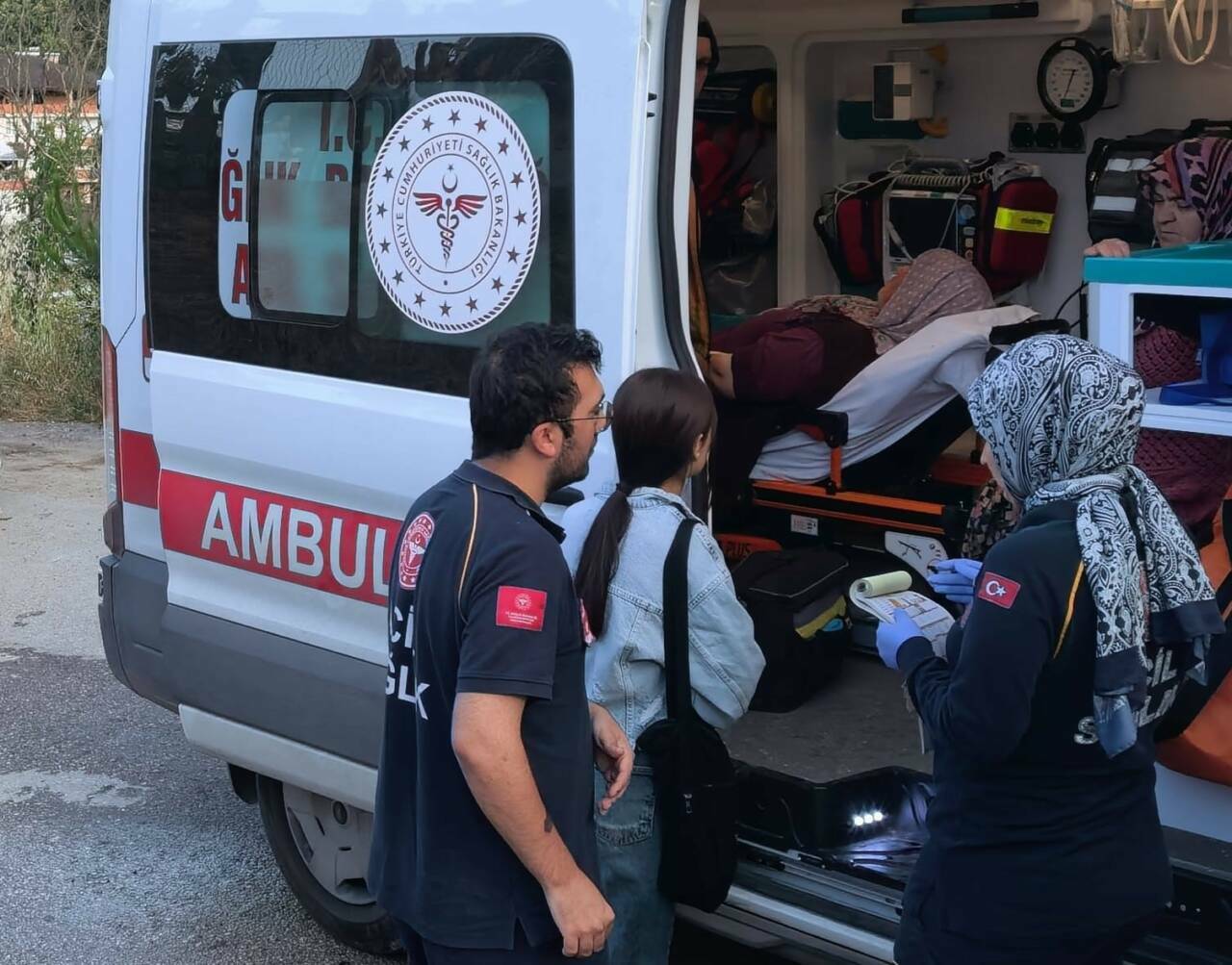 Bursa'da feci kaza! Servis devrildi: Çok sayıda yaralı var... 1 bursada feci kaza servis devrildi cok sayida yarali var 01fa43dbf46e