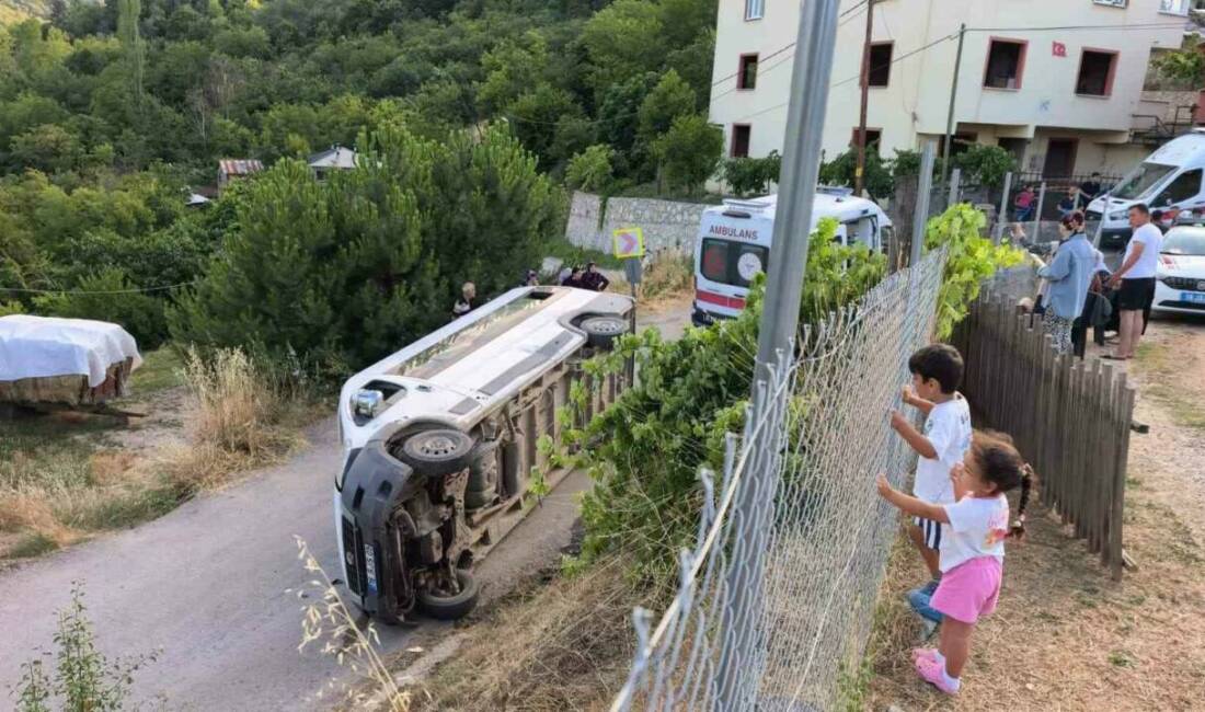 Bursa’da feci kaza! Servis devrildi: Çok sayıda yaralı var… Bursa’nın İnegöl ilçesinde tarım işçilerini taşıyan servis minibüsünün devrilmesi sonucu
