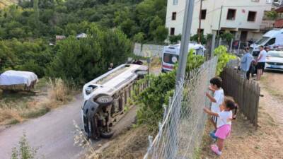 Bursa’nın İnegöl ilçesinde tarım işçilerini taşıyan servis minibüsünün devrilmesi sonucu