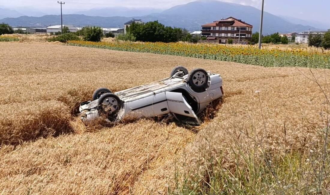 Bursa’da feci kaza: Tarlaya uçtu! Bursa'nın İnegöl ilçesinde tarlaya savrulan otomobilin ters döndüğü kazada sürücü