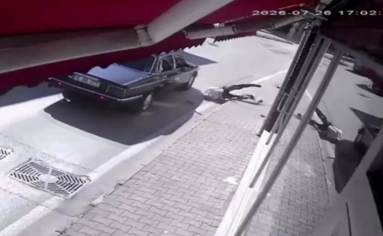 Bursa’da feci kaza: Yolun karşısına koşarak geçerken... 3 bursada feci kaza yolun karsisina kosarak gecerken a05dcdaf68b8