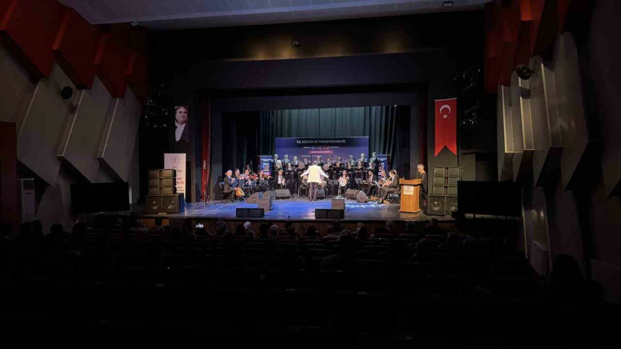 Bursa’da fethin 700. yılına özel beste yarışmasında ödüller sahiplerini buldu Bursa’nın fethinin 700. yılı etkinlikleri kapsamında düzenlenen "Türk Müziği Sözlü