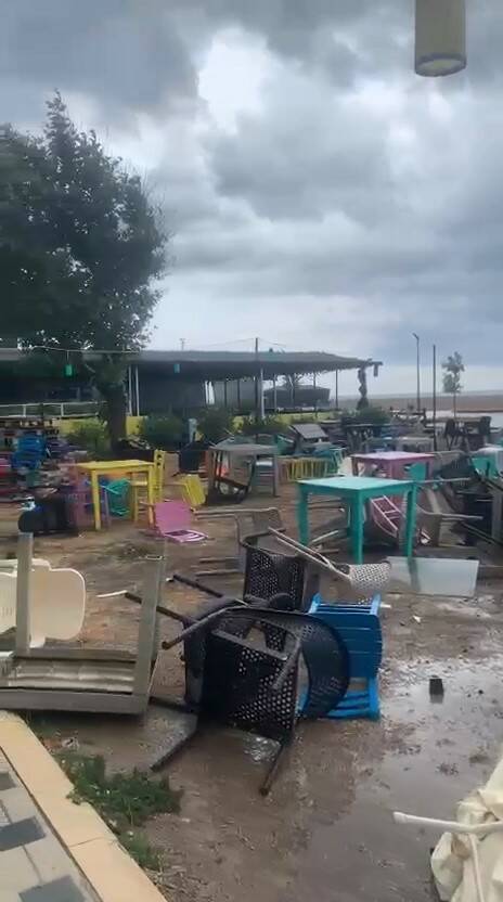 bursada firtina sahili supurdu kafeyi yikti gecti c0d625c5362b