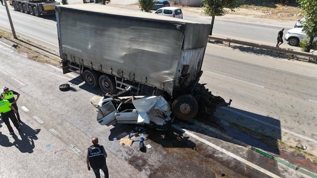Bursa’da freni boşalan kamyon araçlara çarptı! Yaralılar var... 3 bursada freni bosalan kamyon araclara carpti yaralilar var 57f22f5d4894