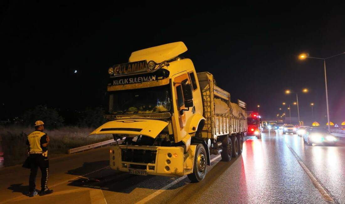 Bursa’da faciadan dönüldü! Polis yolu boşalttı… Bursa'nın İnegöl ilçesinde, freni patlayan kamyon polis ekiplerinin yolu boşaltıp