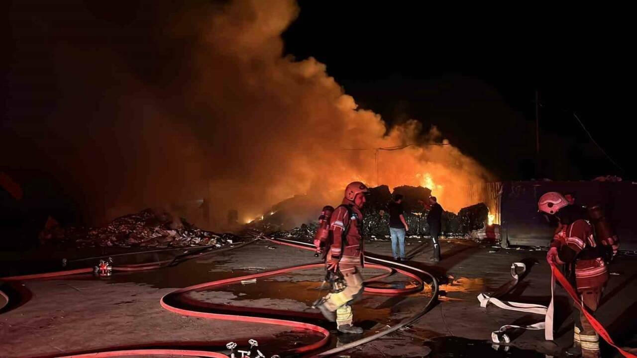 Bursa'da geceyi alevler aydınlattı 3 bursada geceyi alevler aydinlatti ed30ce40c4e9