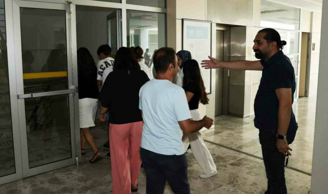 Bursa’da gerçeği aratmayan dev tatbikat Nilüfer Belediyesi, AKUT ve NAKUT iş birliğiyle Halk Evi’nde gerçekleştirdiği