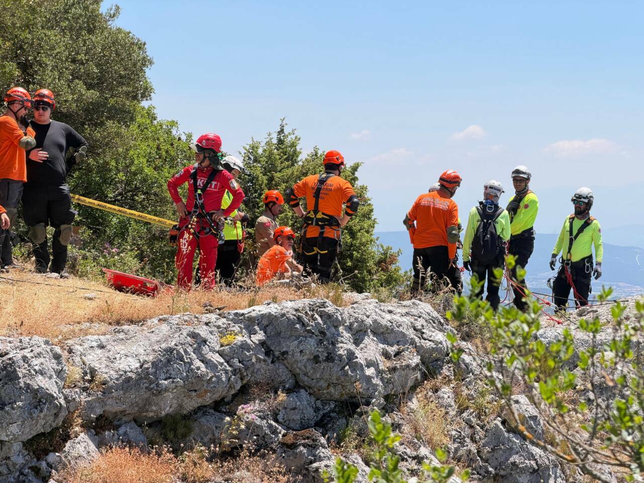 Bursa'da gerçeği aratmayan tatbikat; Kayalıklarda mahsur kaldılar... 3 bursada gercegi aratmayan tatbikat kayaliklarda mahsur kaldilar 7bac6c7bdda9