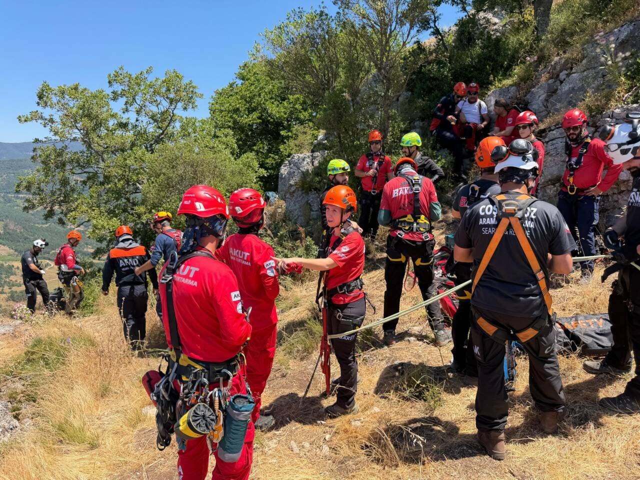 Bursa'da gerçeği aratmayan tatbikat; Kayalıklarda mahsur kaldılar... 1 bursada gercegi aratmayan tatbikat kayaliklarda mahsur kaldilar cc17735b0d49