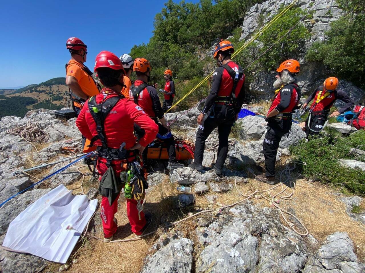 Bursa'da gerçeği aratmayan tatbikat; Kayalıklarda mahsur kaldılar... 2 bursada gercegi aratmayan tatbikat kayaliklarda mahsur kaldilar f1bdd0f5964e