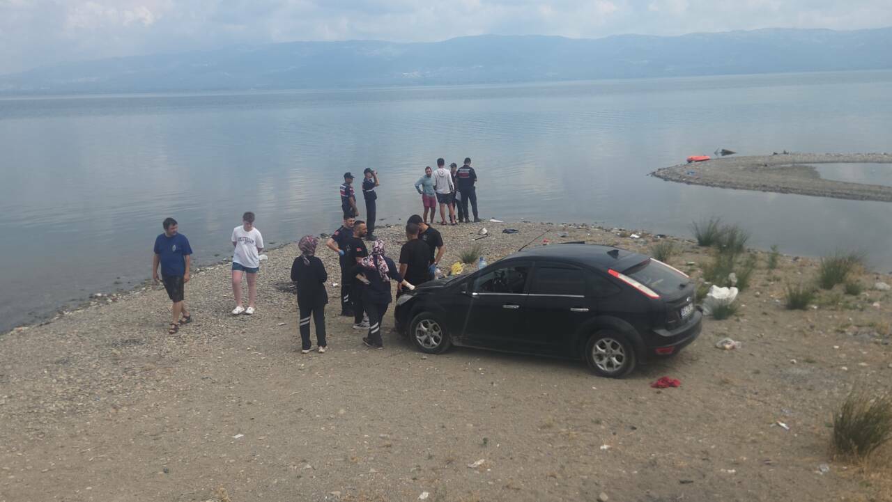 Bursa'da göle giren 2 arkadaş kayboldu! Arama çalışmaları başladı 2 bursada gole giren 2 arkadas kayboldu arama calismalari basladi 4a4cb104c5b4