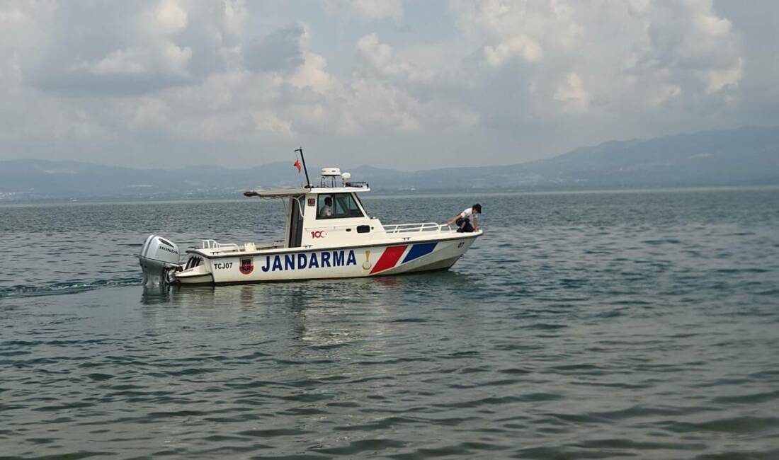 Bursa’da göle giren 2 arkadaş kayboldu! Arama çalışmaları başladı Bursa'nın Orhangazi ilçesinde serinlemek için İznik gölüne giren İsmail İmamoğlu