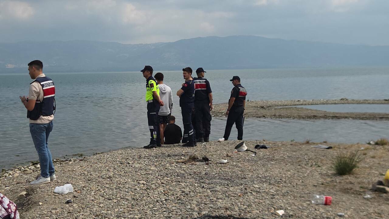 Bursa'da göle giren 2 arkadaş kayboldu! Arama çalışmaları başladı 4 bursada gole giren 2 arkadas kayboldu arama calismalari basladi e5f07f0f2751
