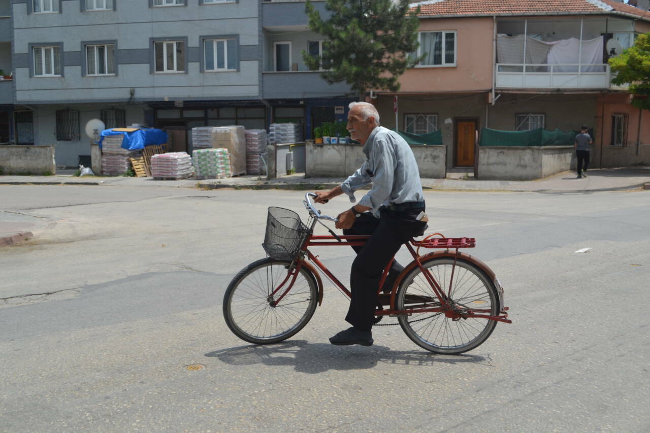 Bursa'da herkes onu bisikletiyle tanıyor! 38 yıllık muhtardan sağlıklı yaşam formülü 2 bursada herkes onu bisikletiyle taniyor 38 yillik muhtardan saglikli yasam formulu 6f7edbd60afa