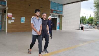 Bursa'nın İnegöl ilçesinde, bir işletmeden hırsızlık yaptığı iddiasıyla gözaltına alınan