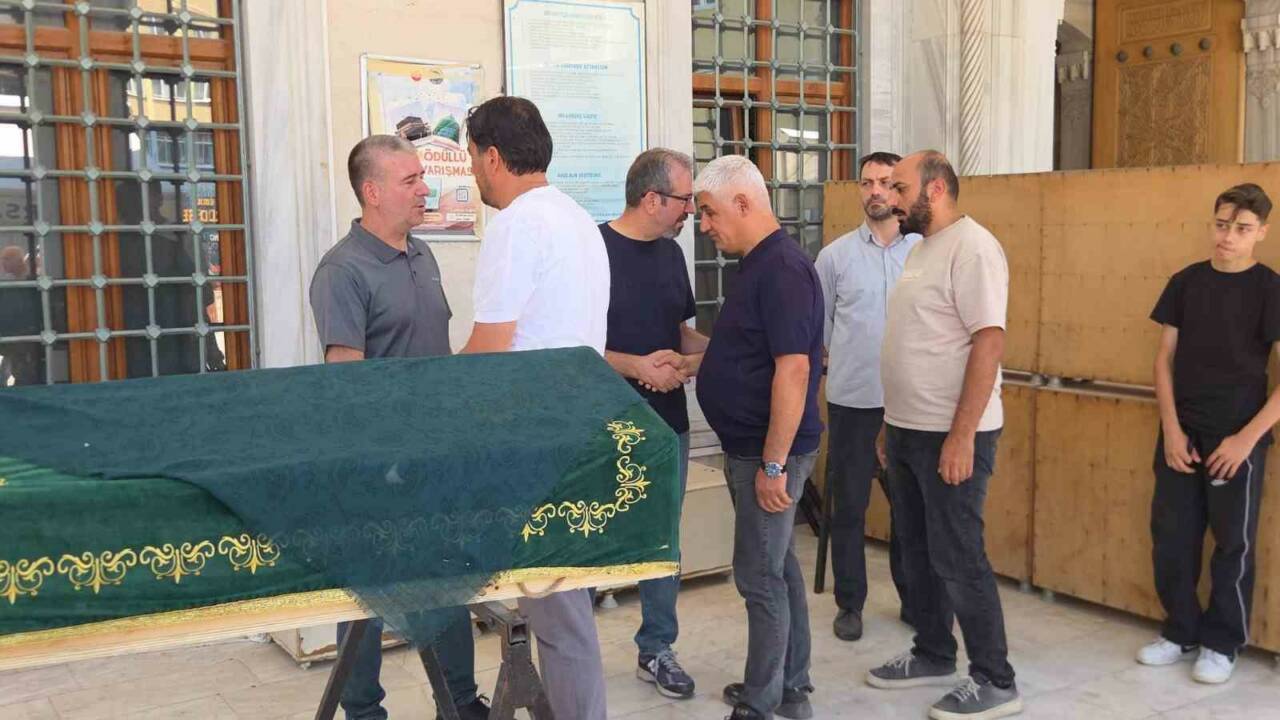 Bursa'da hüzünlü veda! Gözyaşlarıyla uğurlandı 1 bursada huzunlu veda gozyaslariyla ugurlandi 3ded04b5ac91