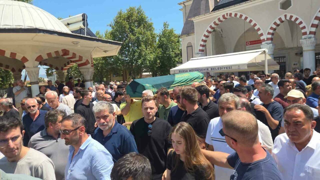 Bursa’da hüzünlü veda! Gözyaşlarıyla uğurlandı Bursa’nın Orhangazi ilçesinde iş adamı Murat Güneri’nin uzun süredir lösemi