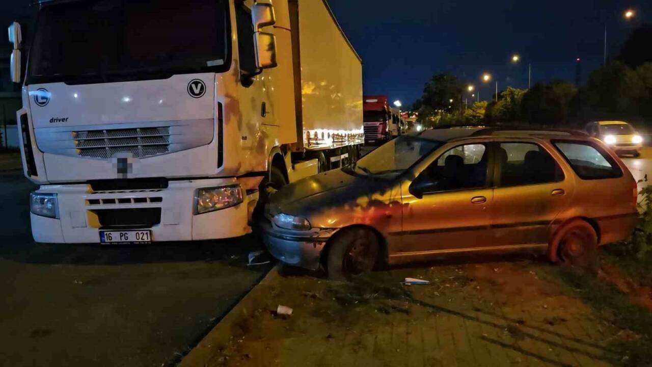Bursa’da kaza sonrası ilginç anlar 1 bursada kaza sonrasi ilginc anlar c6c2c34f4e85