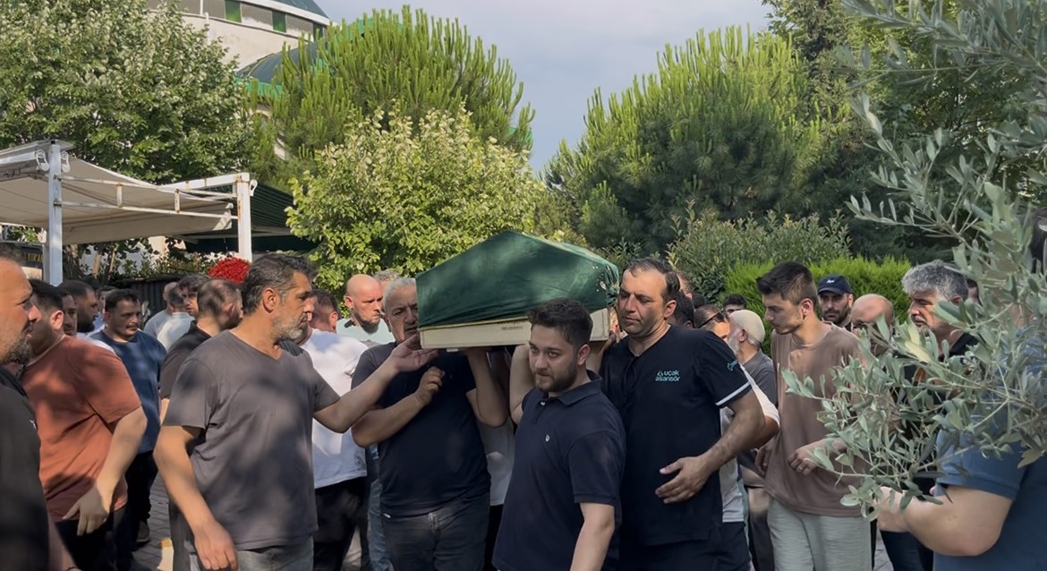 Bursa'da kazazedelere yardım etmek isterken ölen gence son görev 6 bursada kazazedelere yardim etmek isterken olen gence son gorev 44789bd68c06