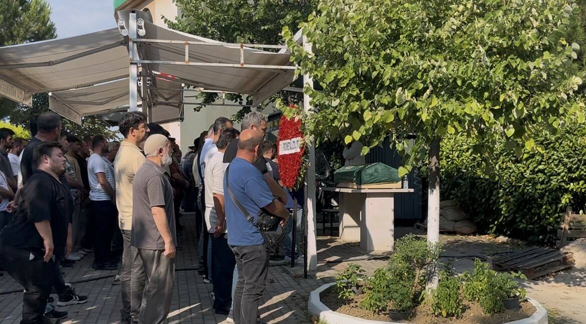 Bursa'da kazazedelere yardım etmek isterken ölen gence son görev 1 bursada kazazedelere yardim etmek isterken olen gence son gorev 99be9639988e