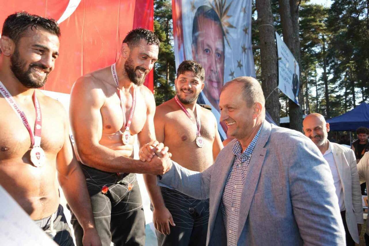 Bursa'da kıran kırana güreş 3 bursada kiran kirana gures 142ebf11a0ba