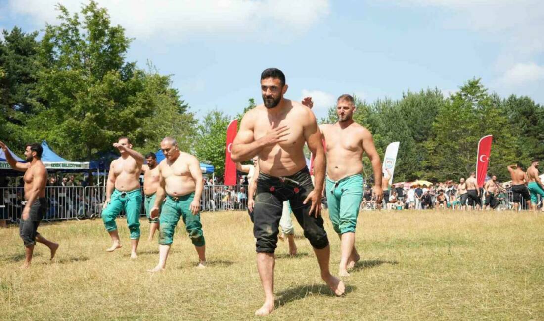 Bursa’da kıran kırana güreş İznik, Elmalı Mahallesi Alıç Yaylası Karakucak Güreşleri muhteşem bir katılım