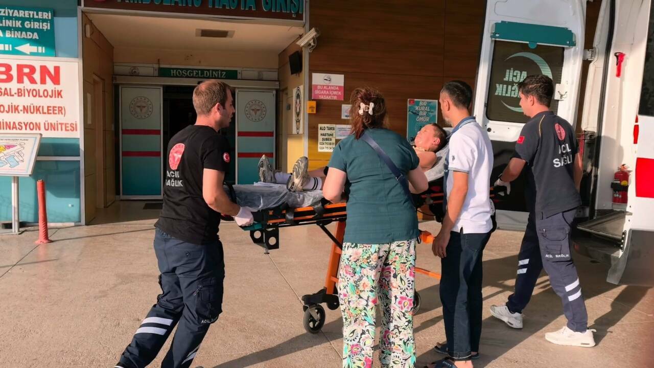 Bursa'da kolonya şişesiyle oyun kötü bitti! 2 bursada kolonya sisesiyle oyun kotu bitti 9c50c9074760