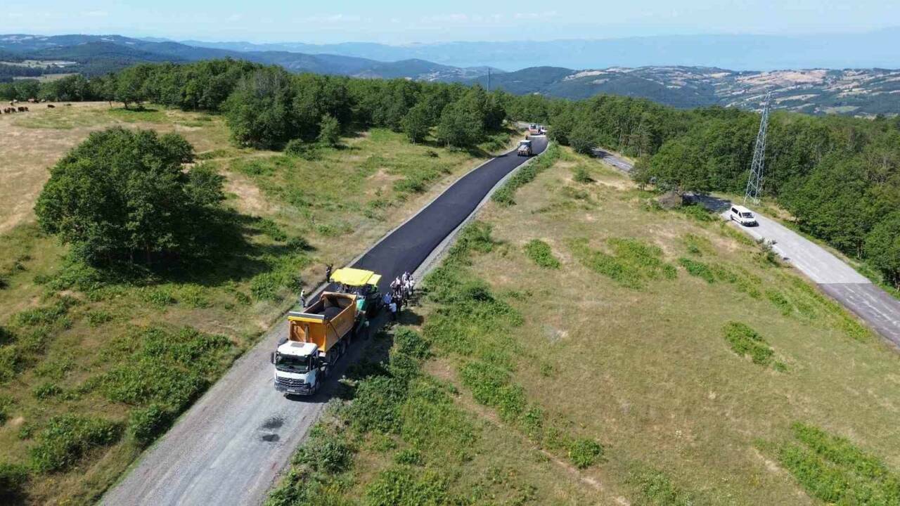 Bursa'da konforlu ve güvenli ulaşım! Sıcak asfaltlar döküldü... 3 bursada konforlu ve guvenli ulasim sicak asfaltlar dokuldu adad30fb975d