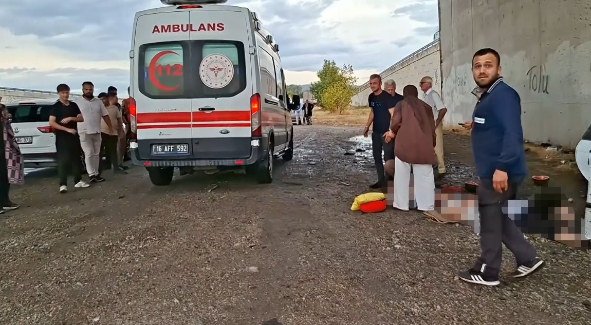 Bursa’da feci kaza: 3 ölü, 2 ağır yaralı 1 bursada koprulu kavsakta feci kaza 3 olu 2 agir yarali 574e959b82f1