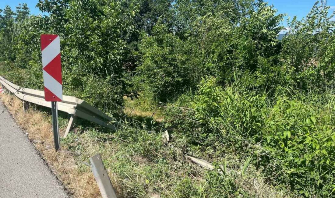Bursa’da korkutan kaza Bursa’nın İnegöl ilçesinde lastiği patlayan cipin kontrolden çıkarak şarampole uçtuğu