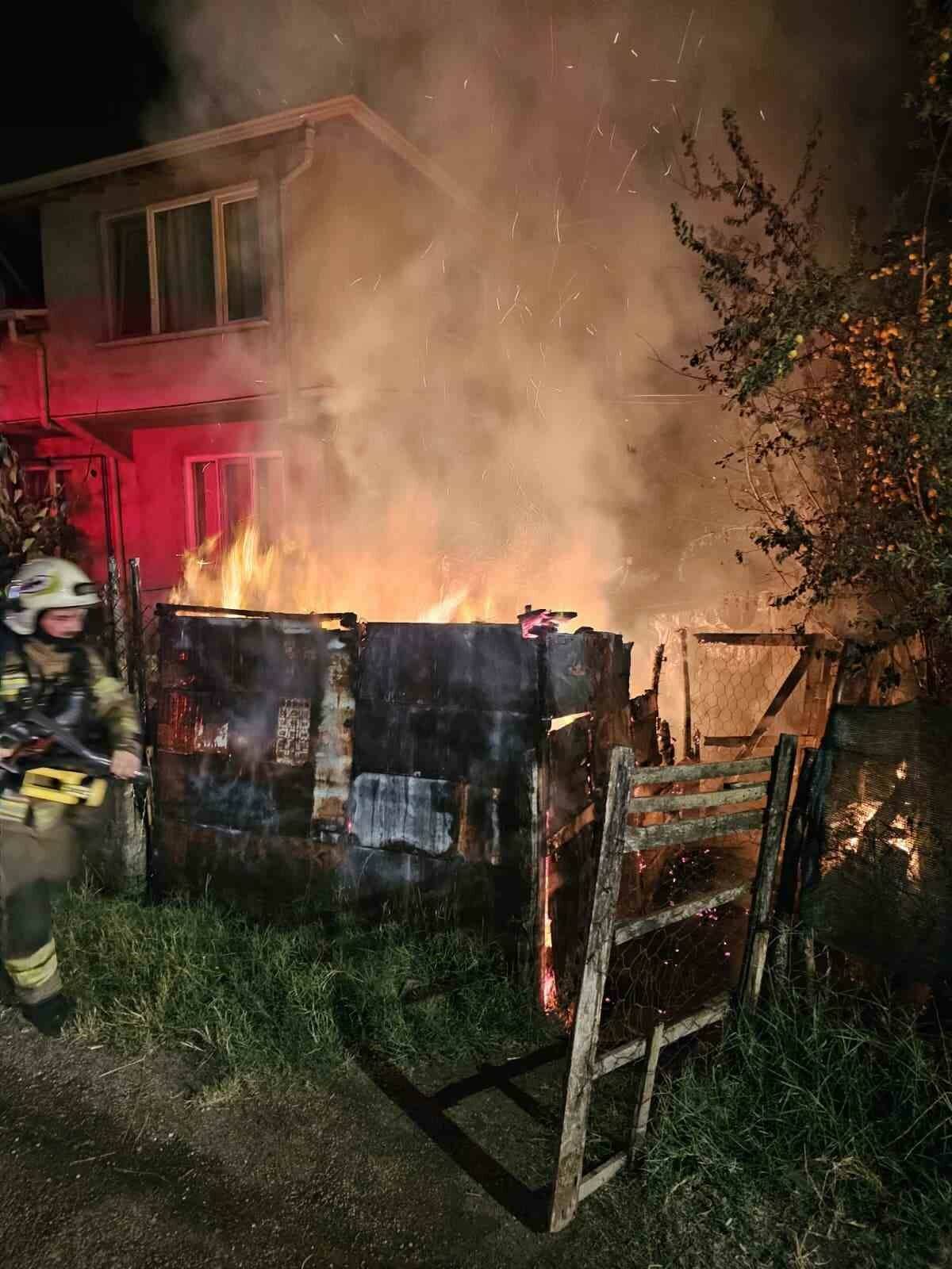 Bursa'da kümes yangını 5 bursada kumes yangini 562b3e11aa49