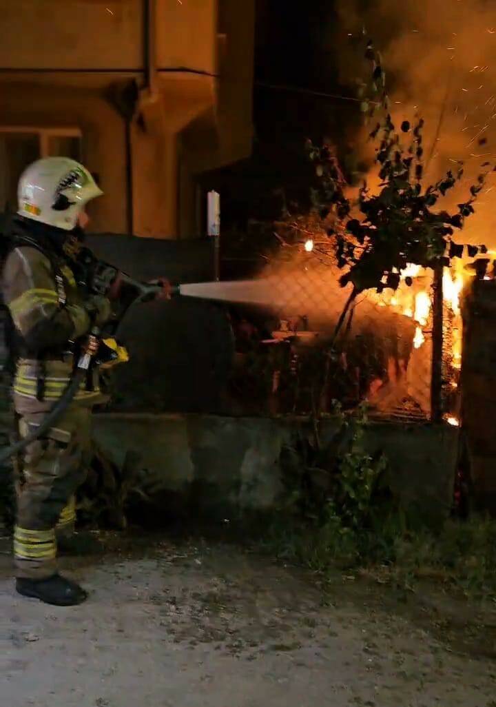 Bursa'da kümes yangını 3 bursada kumes yangini 8d2768702158