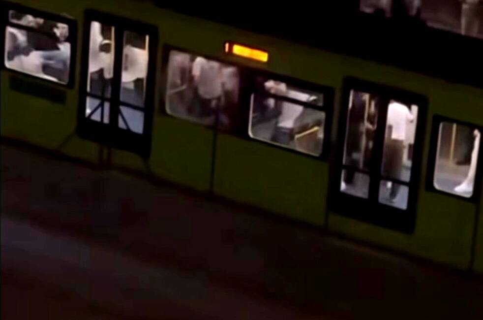 Bursa’da iki grup arasında çıkan kavga metro istasyonunu adeta savaş