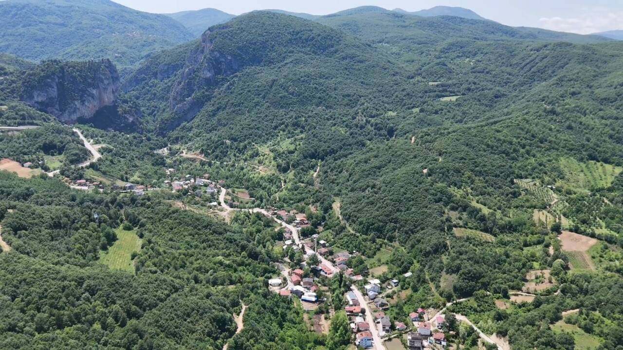 Bursa'da Müzeyyen Senar'ın doğduğu Türkiye'nin en uzun köyü! 10 bursada muzeyyen senarin dogdugu turkiyenin en uzun koyu 33a68c9c443d