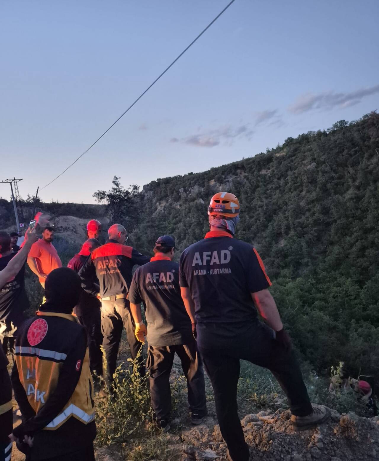 Bursa Narlıdere Şelalesi'nde mahsur kalan 3 kişi kurtarıldı 1 bursada narlidere selalesi bolgesinde mahsur kalan 3 kisi kurtarildi 2129104714a8