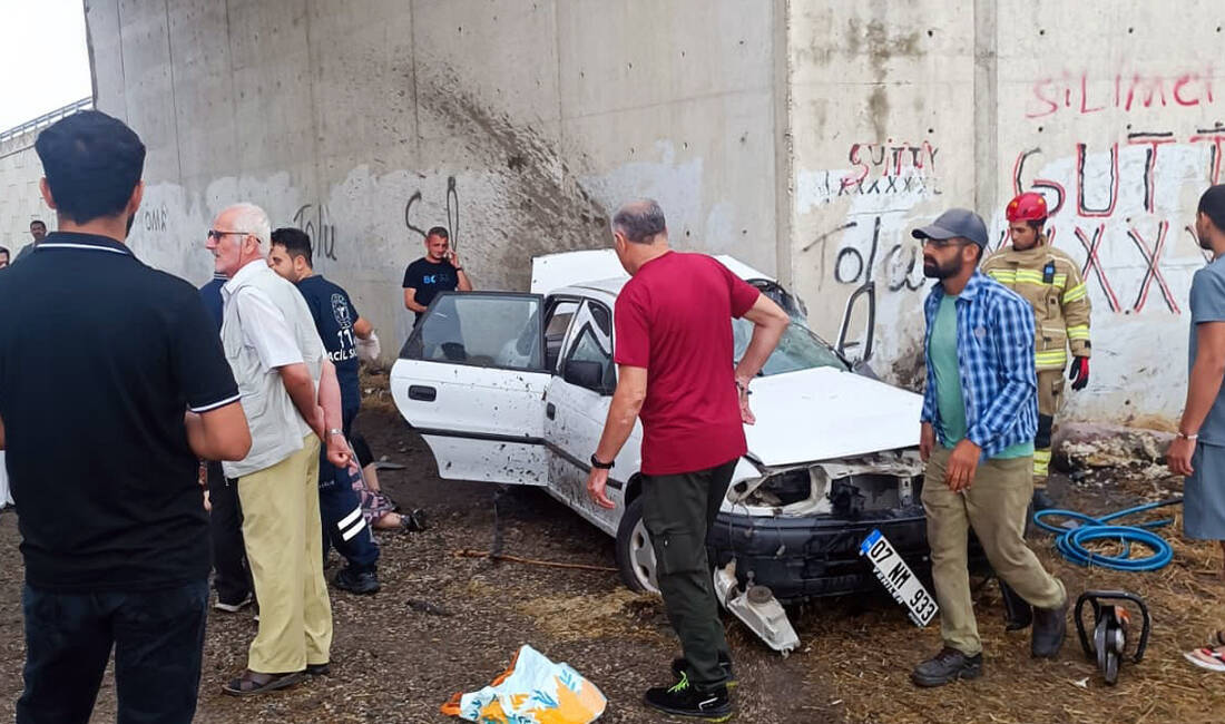 Bursa’daki feci kazada ölenlere veda günü Bursa’da, yağış nedeniyle kayganlaşan yolda köprü altındaki beton duvara çarpan