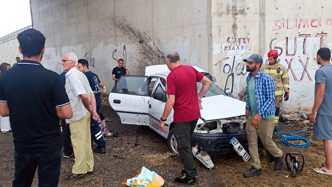 Bursa'daki feci kazada ölenlere veda günü 9 bursada otomobil kopru altindaki beton duvara carpti 3 olu 2 yarali ek fotograflarc50a558a20ba