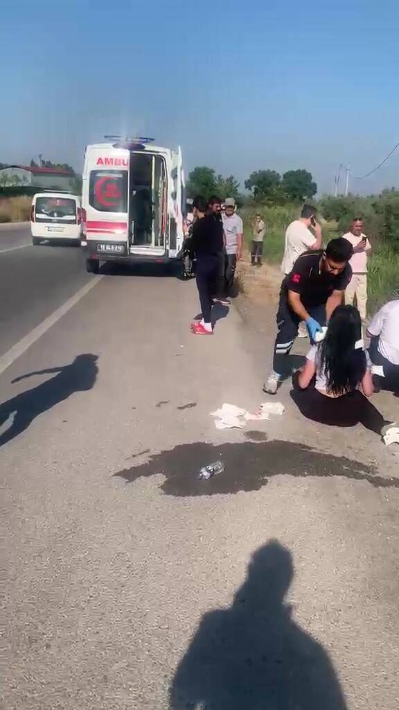 Bursa'da servis ile otomobil çarpıştı! Çok sayıda yaralı var... 5 bursada servis ile otomobil carpisti cok sayida yarali var ad2f713e3a2e