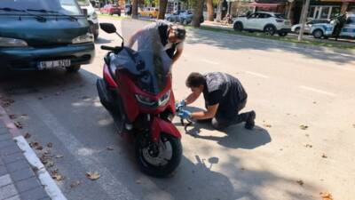 Bursa'nın İnegöl ilçesinde trafik uygulamasında durdurulan motosikletin plakasının sahte olduğu