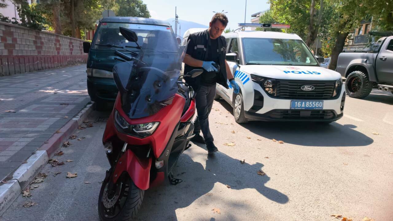 Bursa'da sürücüye sahte plaka şoku! Bakın ne kadar ceza yedi... 2 bursada surucuye sahte plaka soku bakin ne kadar ceza yedi 10aeac216532