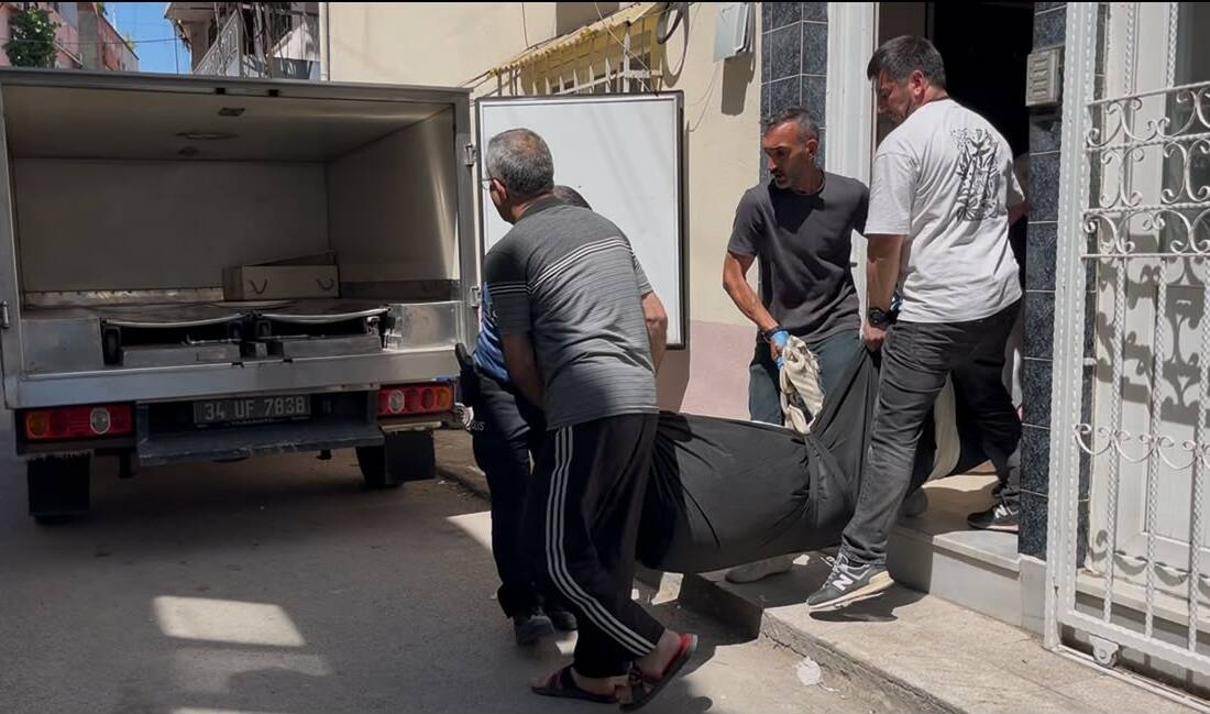 Bursa’da talihsiz ölüm! Acılı annenin feryadı yürekleri dağladı Bursa’nın Osmangazi ilçesinde evine girmek istediği sırada merdivenlerde düşerek başını