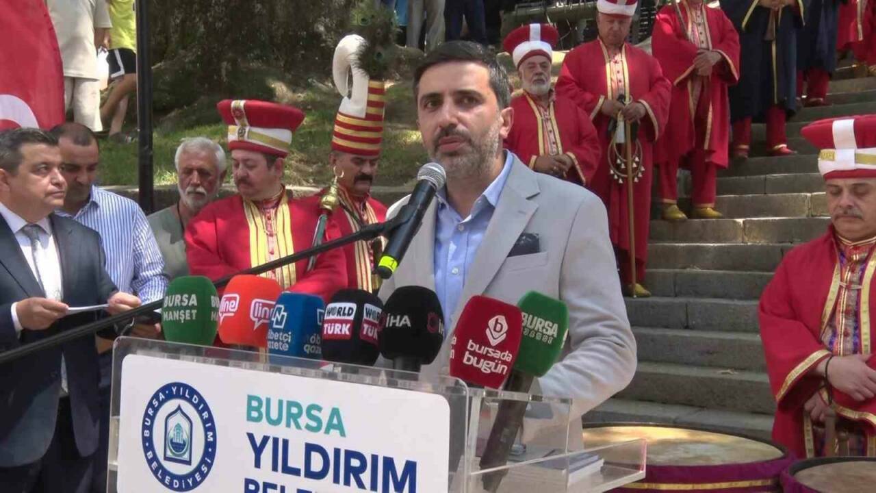 Bursa'da tarihi tören: Çelebi Mehmed dualarla anıldı 2 bursada tarihi toren celebi mehmed dualarla anildi 0d34ee8127c8