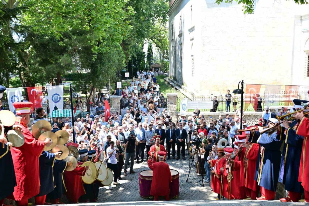 Bursa'da tarihi tören: Çelebi Mehmed dualarla anıldı 7 bursada tarihi toren celebi mehmed dualarla anildi 0e274e365703